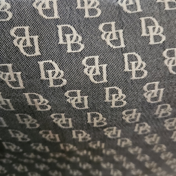 Dooney & Bourke Gray and Cream Signature Print Canvas Purse. - Picture 8 of 13